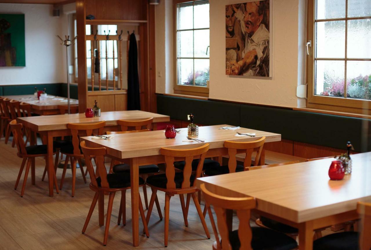 Brauerei Gasthaus Deutscher Kaiser คาร์ลสรูเฮอ ภายนอก รูปภาพ
